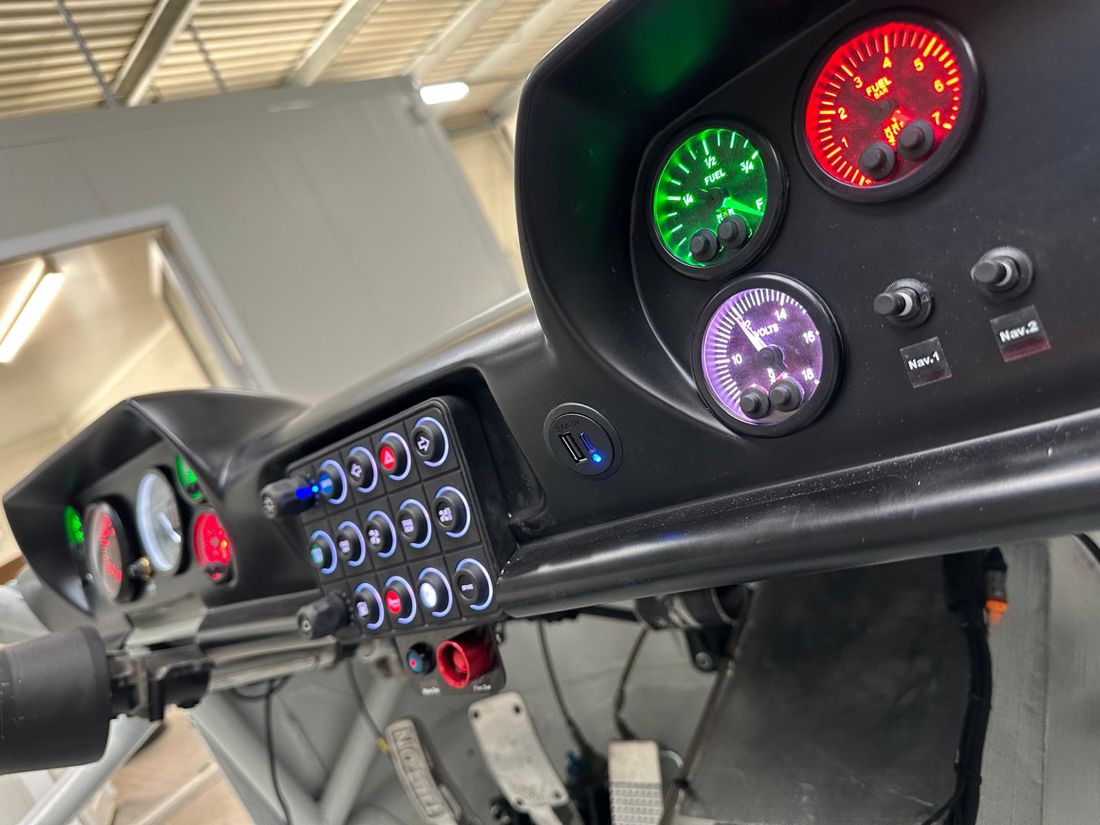 Tableau de bord pilote avec compteurs analogiques